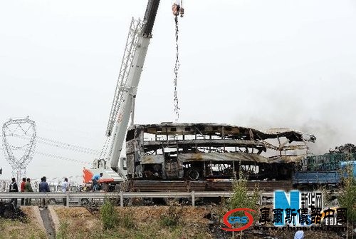 長深高速遼寧段發(fā)生特大車禍32人遇難21人傷