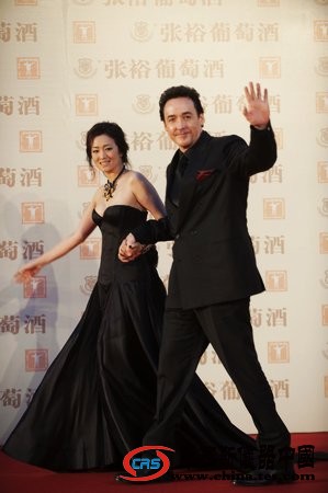 鞏俐離婚內幕揭秘 與庫薩克假戲真做酒店常親熱