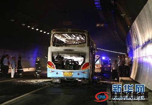 無(wú)錫一夜班接送車(chē)隧道中起火 24人遇難19人傷