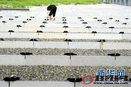南京擺放6830雙布鞋紀念在日遇害中國勞工