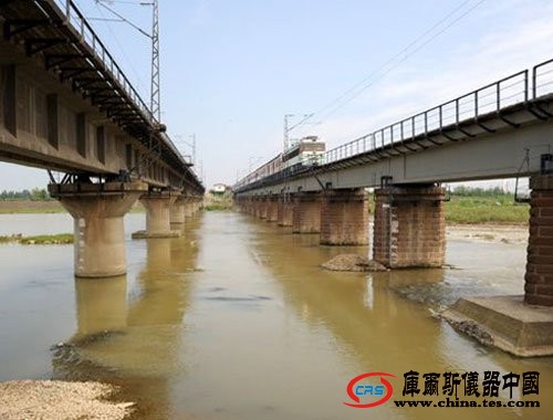 寶成線列車墜江續(xù)：未造成人員傷亡(圖)