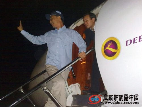我國漁船船長詹其雄乘坐包機啟程回國
